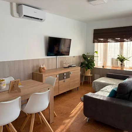 Paulalucia Apartment *